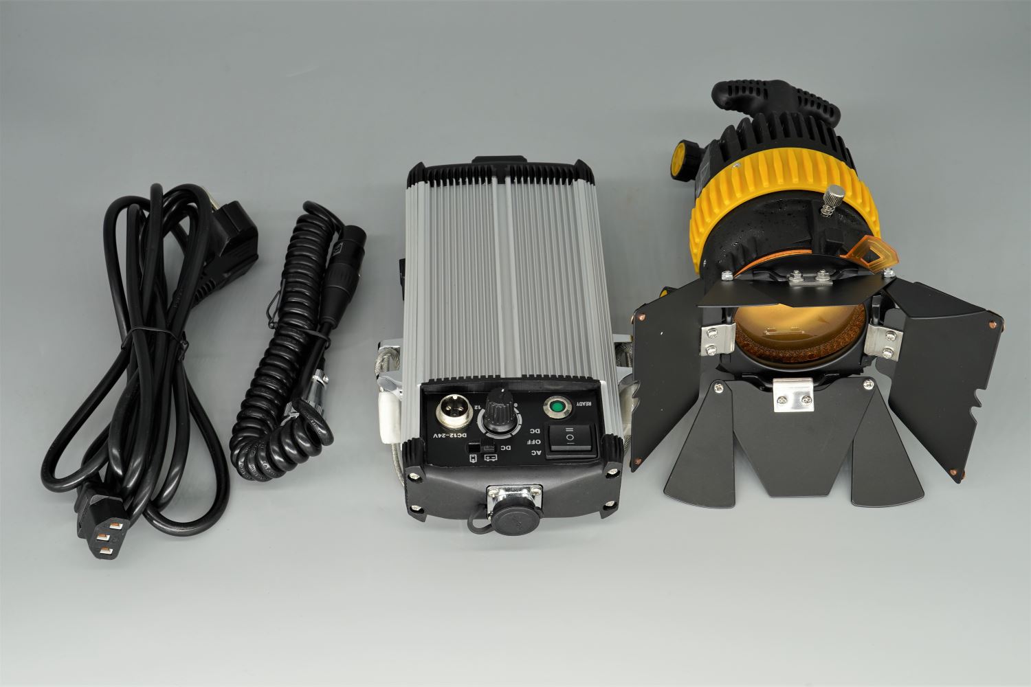Аккумуляторный светодиодный осветитель FST SPL-500 фокусируемый точечный